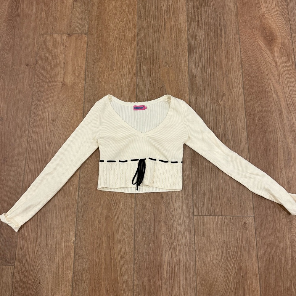 Edikted Crop Sweater in Ivory with black ribbon size M